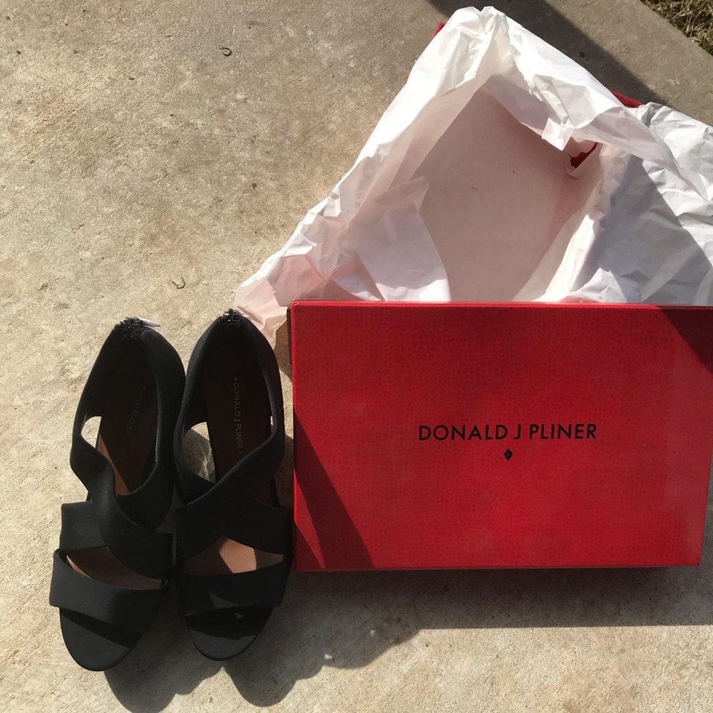 Donald J Pilsner black heels